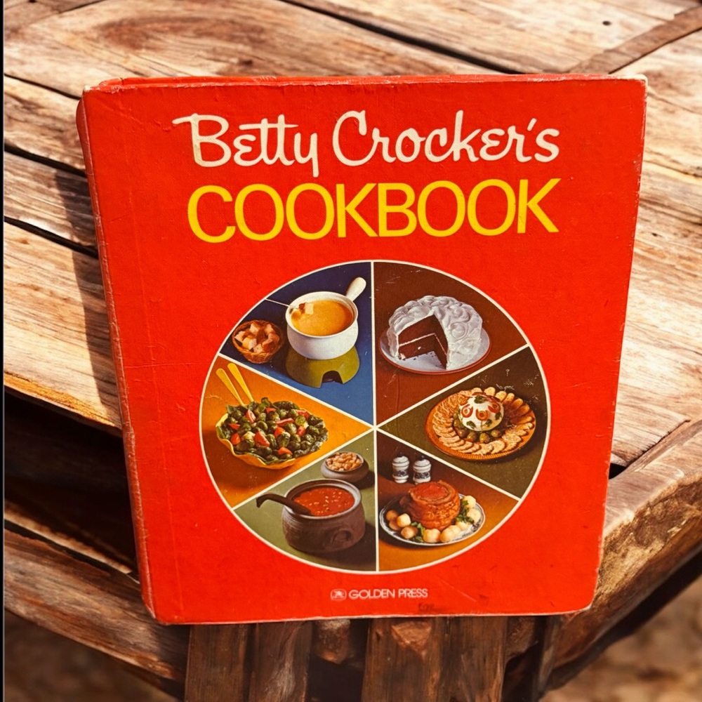 Vintage Betty Crocker's Cookbook twenty sixth printing 1976 5 ring binder book